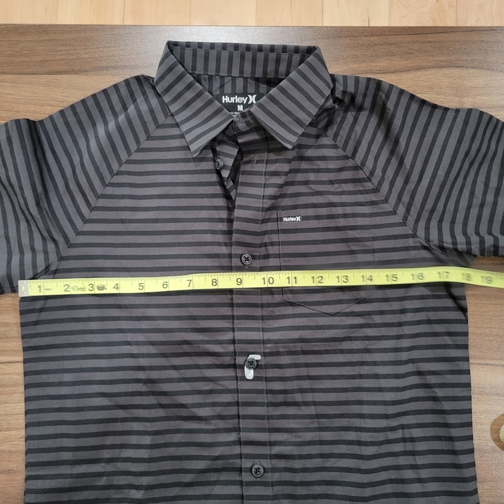 Hurley Boys Black and Gray Striped Button Down Short Sleeve Shirt Size M 10-12 - Picture 3 of 7